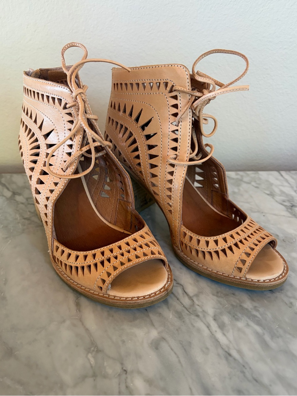 Jeffrey Campbell Cordillo Beige Tan Lace-Up cutout Peep-Toe Heels 7.5